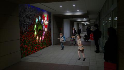 アイネス福山地下通路にプロジェクションマッピング登場