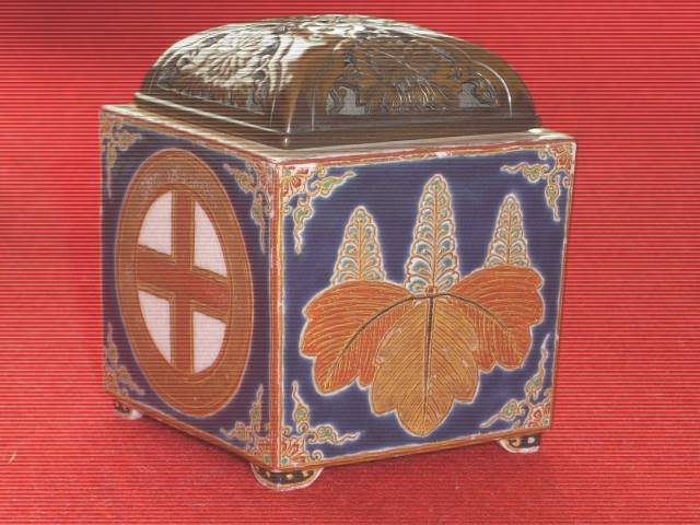 「小山美術」から【 薩摩 金襴手家紋 香炉 】のご紹介